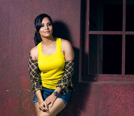 anasuya,anasuya drink alcohol,date with anasuya,anasuya with regina,anasuya about alcohol  అనసూయ మందేస్తే..మాములుగా ఉండదట!